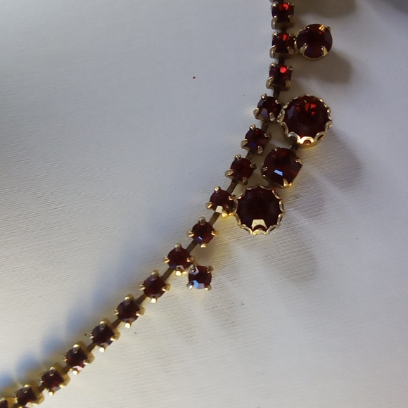 Vintage Deep Red Rhinestones Necklace in Gold - Picture 5 of 12